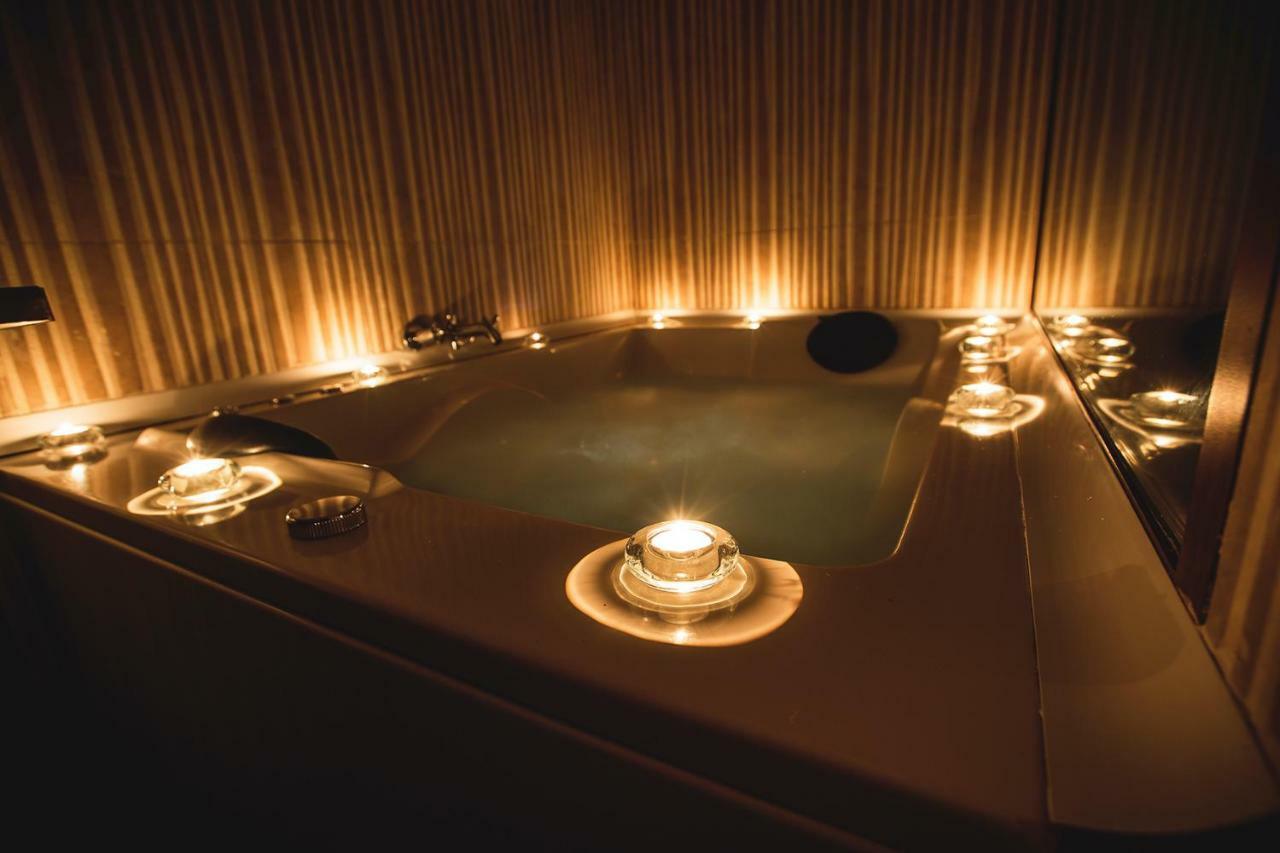 Junior Suites Con Jacuzzi Babilafuente Bagian luar foto