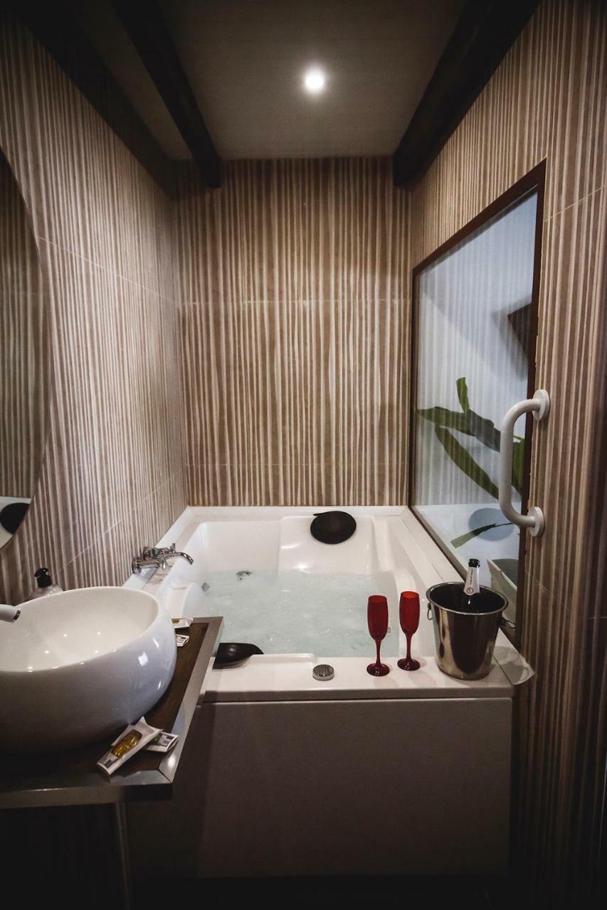 Junior Suites Con Jacuzzi Babilafuente Bagian luar foto